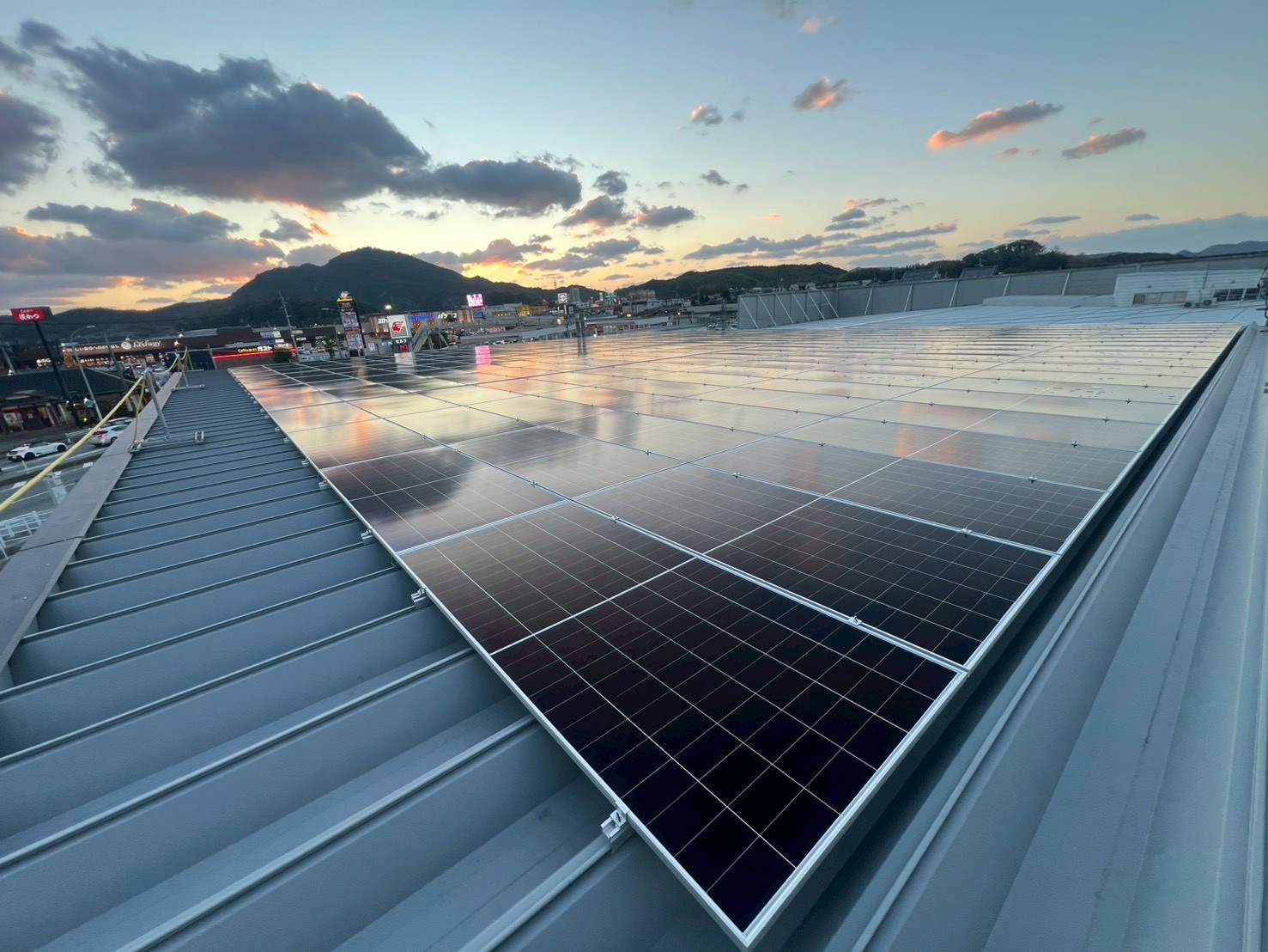 九州コーヒー工場に太陽光発電設備と蓄電池を導入しました